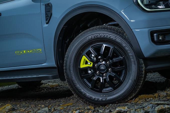 ล้อและยางของ Ford Ranger Wolftrak ระยะใกล้